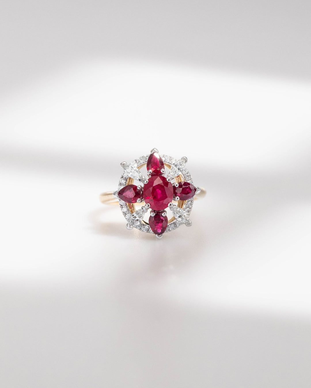 Bague vintage sertie de rubis et de diamants, or et platine — Bonnot Paris