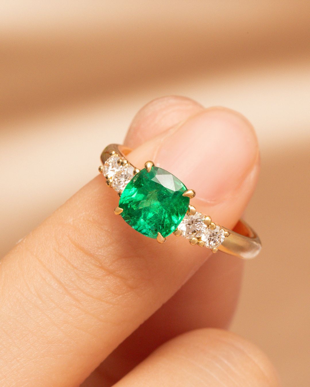 Emerald: A Complete Guide to Origin, Price, Quality and Meaning