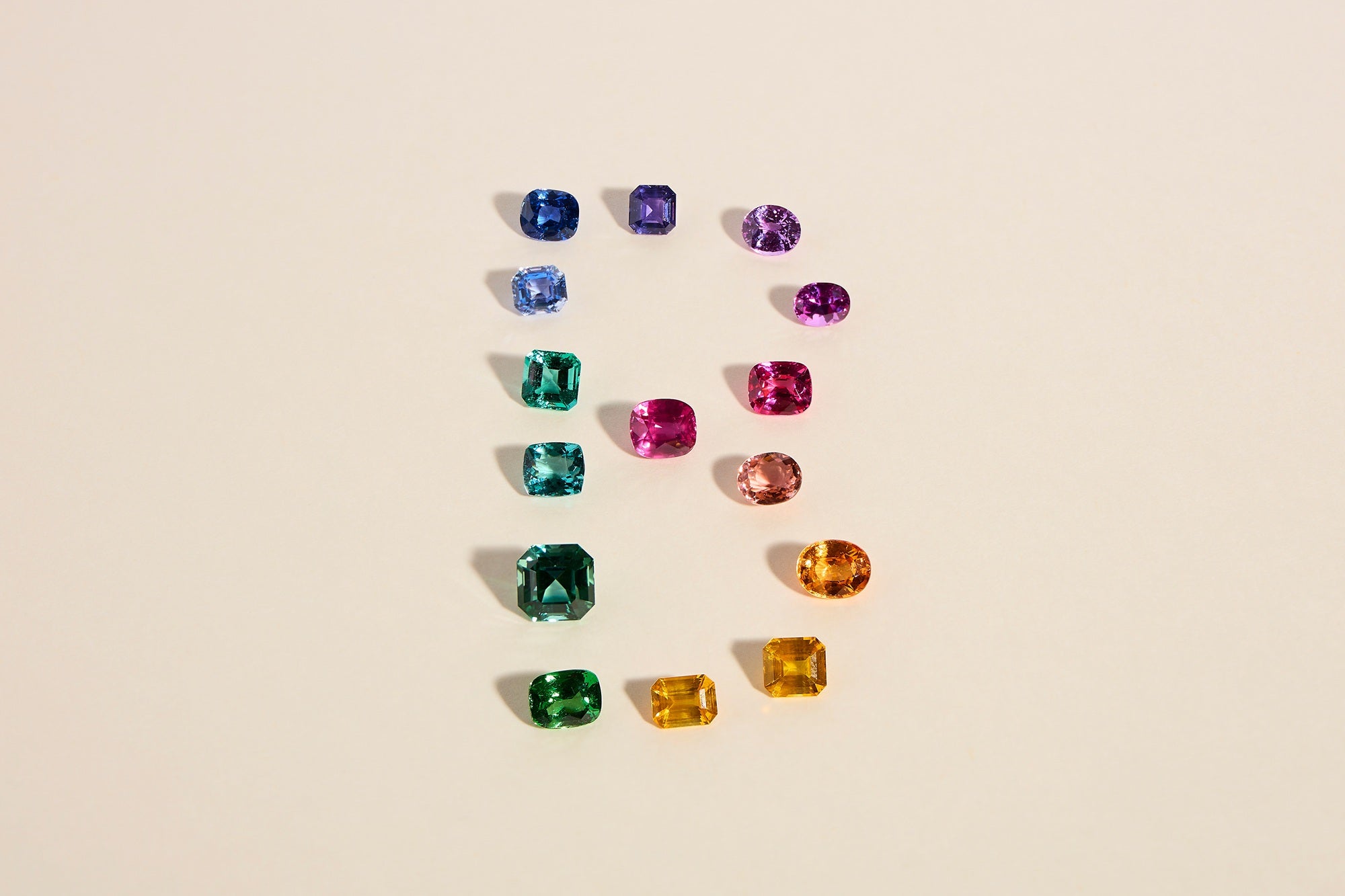 Comment nettoyer vos pierres précieuses : guide d’entretien pour des bijoux éclatants