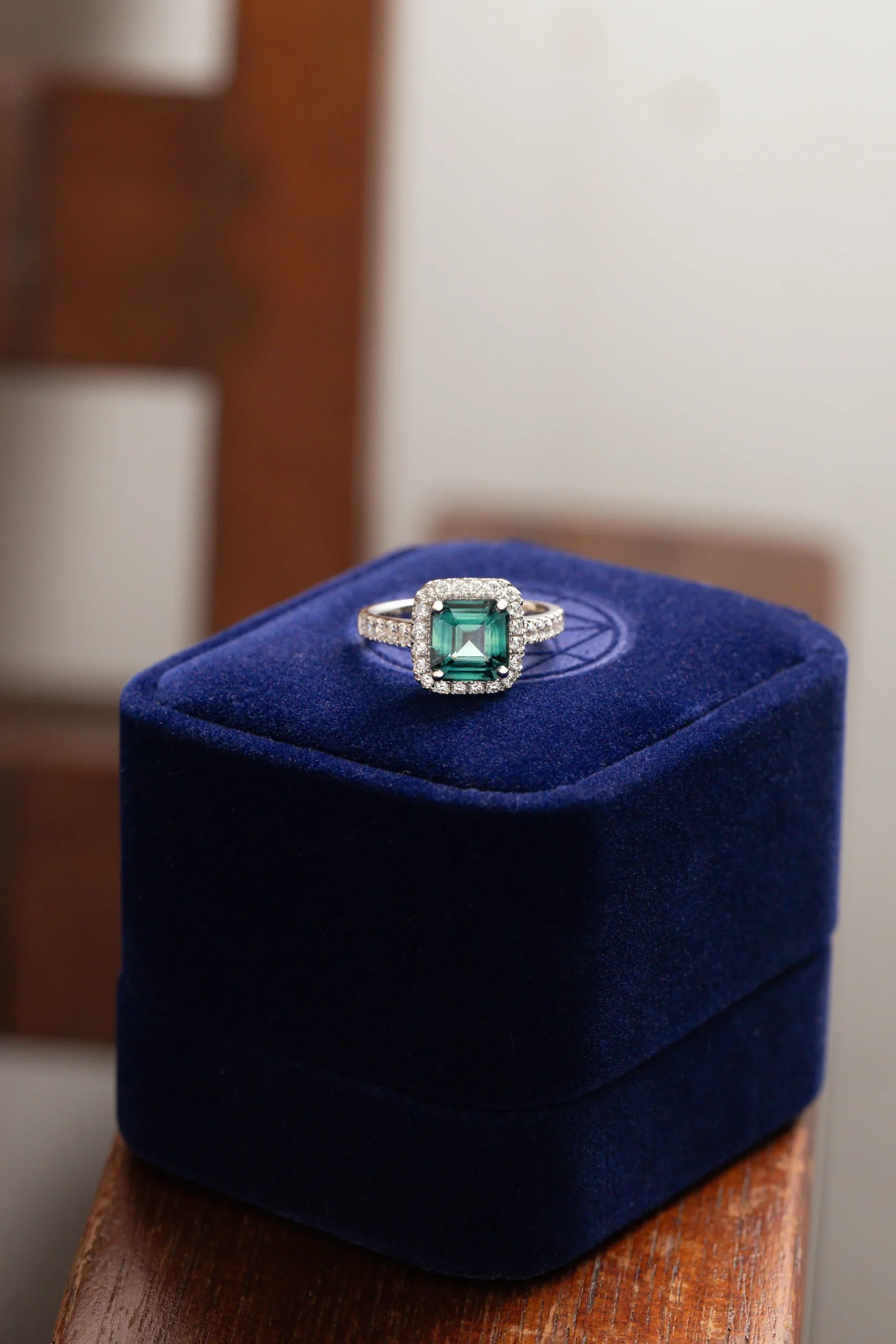 bague d'anniversaire saphir teal écrin bonnot