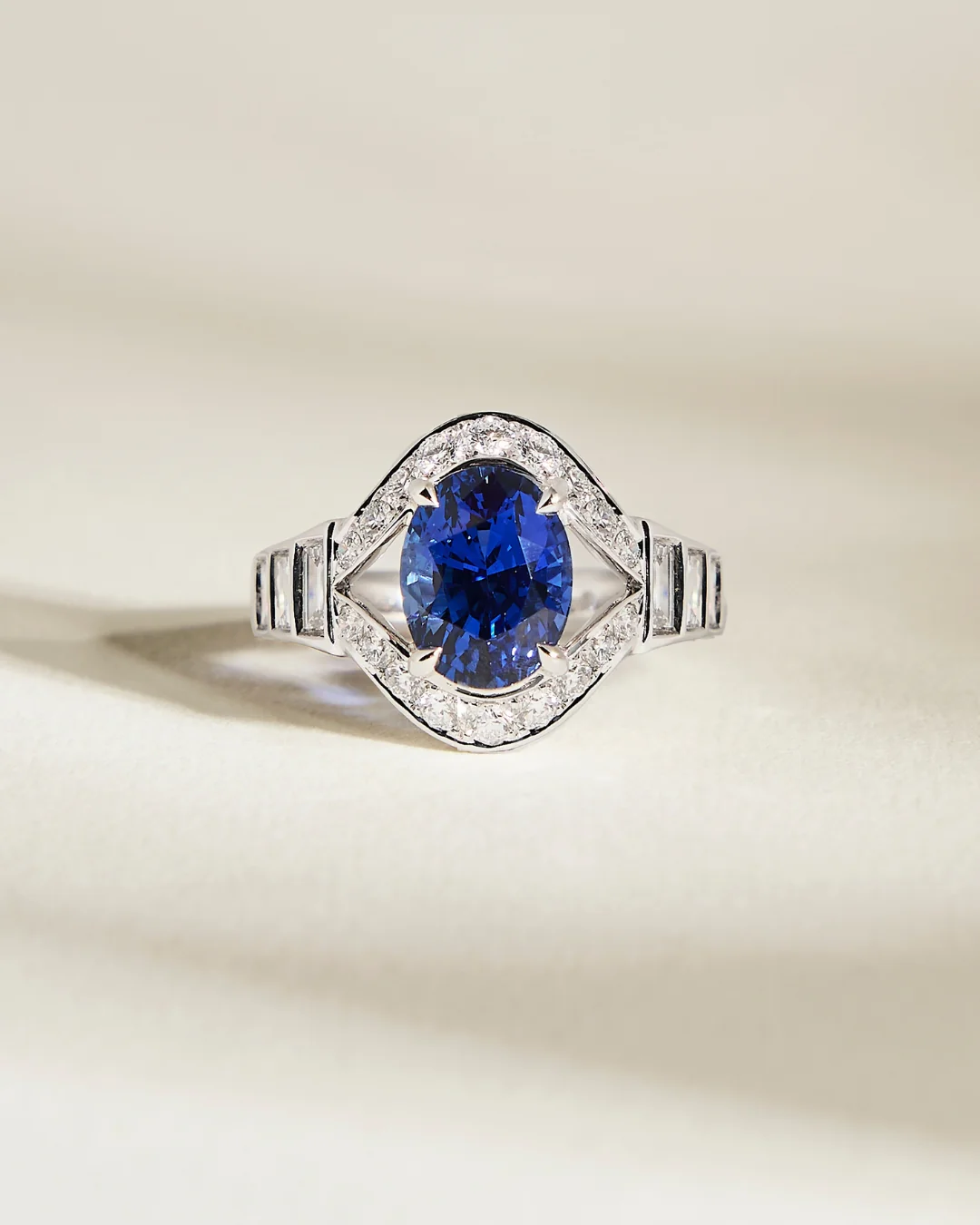 Bague Art déco saphir bleu et diamants